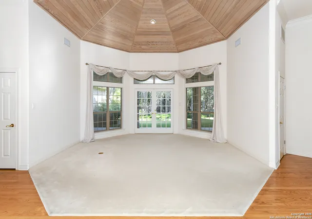 Photo 3 of Sale Pending at 13 Westelm Cir, San Antonio, TX 78230 | MLS# 1916903 | Listing updated on 2026-05-12