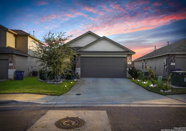 Photo 3 of Sale Pending at 137 Hogans Aly, Floresville, TX 78114 | MLS# 1916918 | Listing updated on 2025-11-10