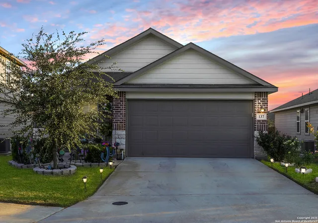 Photo 4 of Sale Pending at 137 Hogans Aly, Floresville, TX 78114 | MLS# 1916918 | Listing updated on 2025-11-10
