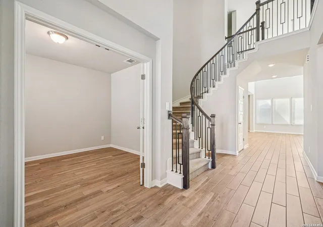 Photo 3 of Sale Pending at 946 Earp Blvd, San Antonio, TX 78260 | MLS# 1916942 | Listing updated on 2026-04-21