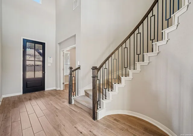 Photo 4 of Sale Pending at 946 Earp Blvd, San Antonio, TX 78260 | MLS# 1916942 | Listing updated on 2026-04-21