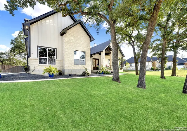 Photo 2 of Sale Pending at 116 Timber Hts, La Vernia, TX 78121 | MLS# 1916946 | Listing updated on 2026-02-10