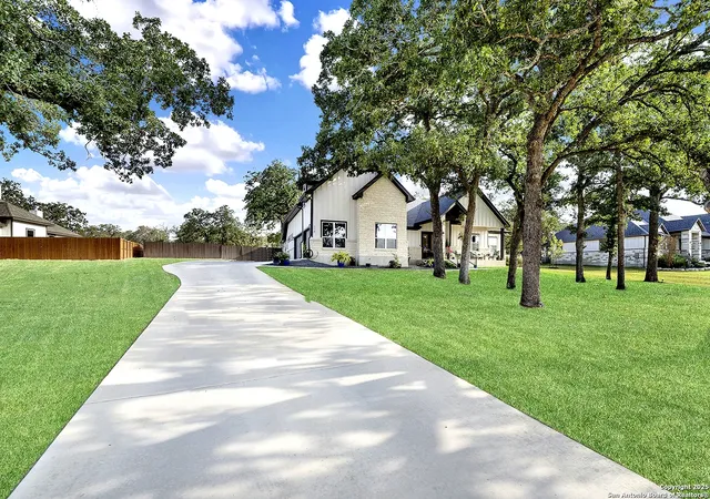 Photo 3 of Sale Pending at 116 Timber Hts, La Vernia, TX 78121 | MLS# 1916946 | Listing updated on 2026-02-10