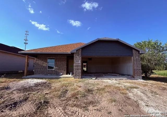 1st image of 806 W Bates, Beeville, TX 78102 | MLS# 1916948