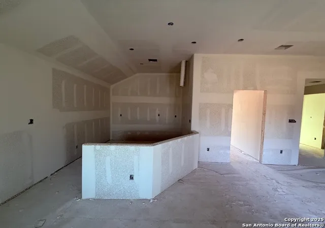 Photo 4 of Single family home for sale at 806 W Bates, Beeville, TX 78102 | MLS# 1916948 | Listing updated on 2025-10-31