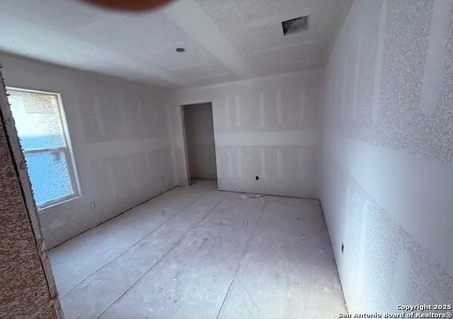10th image of 806 W Bates, Beeville, TX 78102 | MLS# 1916948