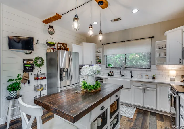 Photo 4 of Single family home for sale at 11506 Mountain Climb, Helotes, TX 78023 | MLS# 1917006 | Listing updated on 2026-05-29