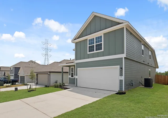 4th image of 8826 Black Oak Dr, Elmendorf, TX 78112 | MLS# 1917060