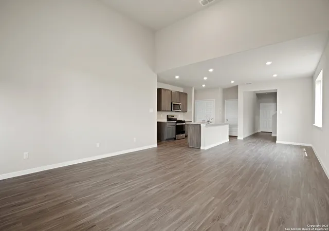2nd image of 8826 Black Oak Dr, Elmendorf, TX 78112 | MLS# 1917060