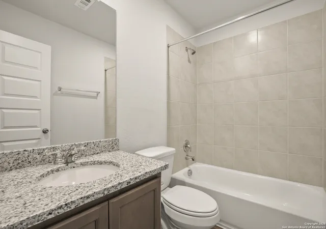 Photo 4 of Single family home for sale at 132 Duck Trail, San Antonio, TX 78212 | MLS# 1917069 | Listing updated on 2025-11-01