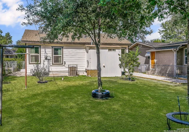 15th image of 1634 W Ridgewood Court, San Antonio, TX 78201 | MLS# 1917105
