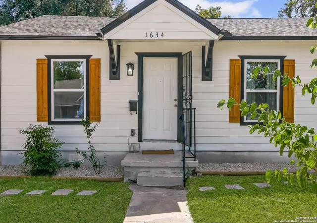2nd image of 1634 W Ridgewood Court, San Antonio, TX 78201 | MLS# 1917105