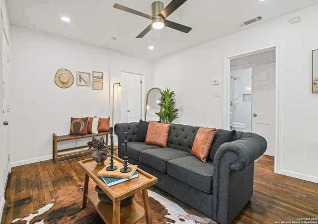 3rd image of 1634 W Ridgewood Court, San Antonio, TX 78201 | MLS# 1917105