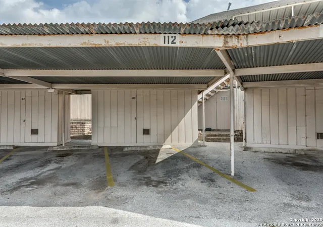 2nd image of 112 Ruelle Ln, San Antonio, TX 78209
