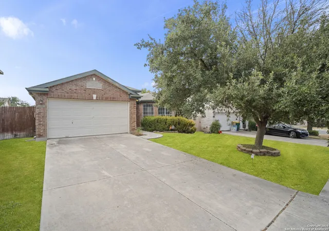 Photo 3 of Sale Pending at 9006 Granberry Pass, Universal City, TX 78148 | MLS# 1917141 | Listing updated on 2025-12-03