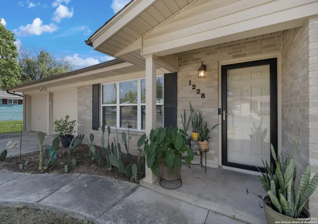 2nd image of 1228 Rivercrest, New Braunfels, TX 78130 | MLS# 1917228