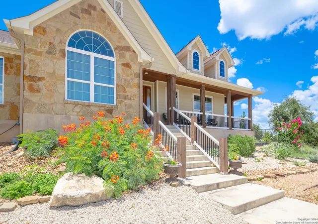 Photo 2 of Sale Pending at 924 Rhinestone, Canyon Lake, TX 78133 | MLS# 1917250 | Listing updated on 2026-03-02