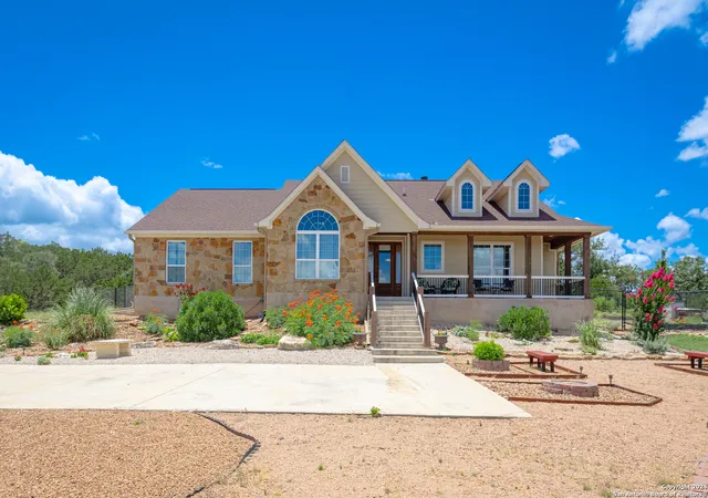 Photo 2 of Sale Pending at 924 Rhinestone, Canyon Lake, TX 78133 | MLS# 1917250 | Listing updated on 2026-03-02