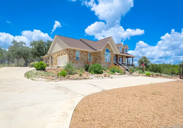 Photo 3 of Sale Pending at 924 Rhinestone, Canyon Lake, TX 78133 | MLS# 1917250 | Listing updated on 2026-03-02