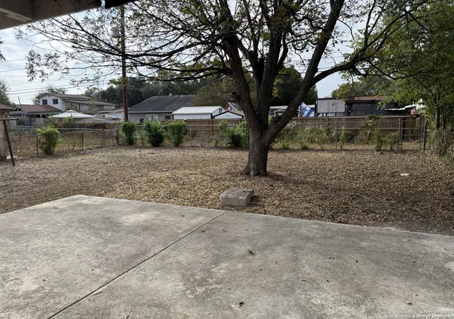 Photo 4 of Sale Pending at 910 Menefee, San Antonio, TX 78237 | MLS# 1917257 | Listing updated on 2025-12-04