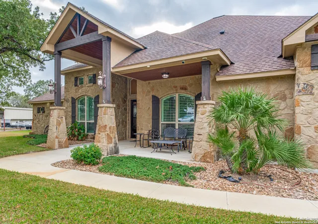 Photo 3 of Sale Pending at 109 Bobcat Bnd, La Vernia, TX 78121 | MLS# 1917363 | Listing updated on 2026-03-25
