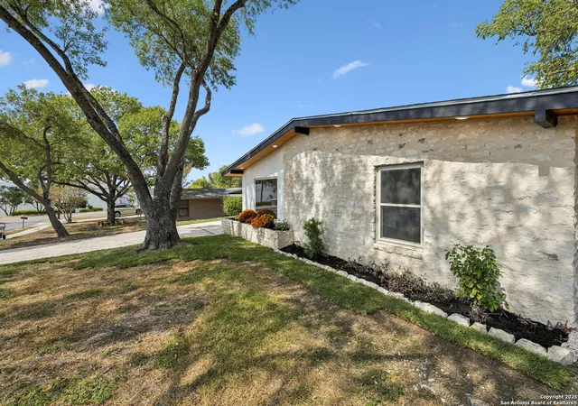 Photo 3 of Sale Pending at 307 Marquis, San Antonio, TX 78216 | MLS# 1917458 | Listing updated on 2025-11-01