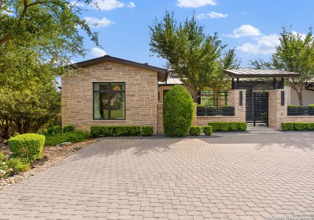 Photo 3 of Sale Pending at 4701 Peralta Ln, Austin, TX 78735 | MLS# 1917474 | Listing updated on 2026-02-10