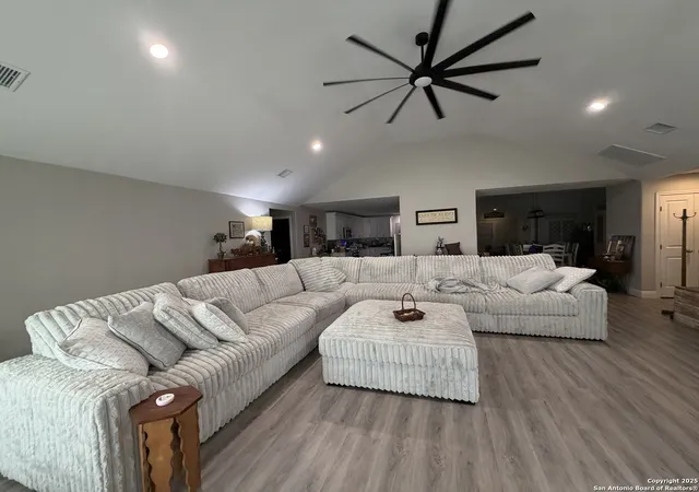 Photo 4 of Single family home for sale at 1116 S 2Nd, Floresville, TX 78114 | MLS# 1917517 | Listing updated on 2025-11-02