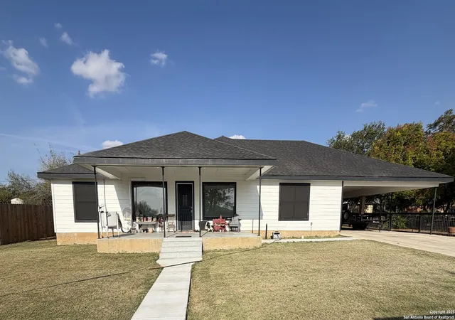 1st image of 1116 S 2nd, Floresville, TX 78114 | MLS# 1917517