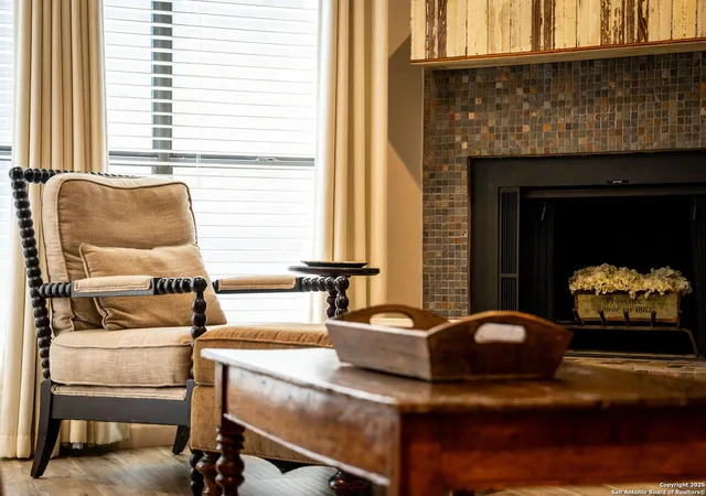 Listing Photo 5 - Condo for sale in building located at 371 W Lincoln St, New Braunfels, TX 78130 - Unit #B114