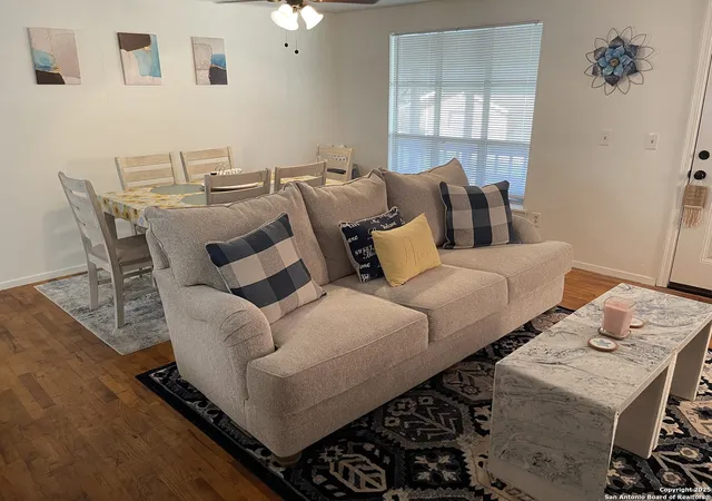 Photo 3 of Single family home for sale at 113 Creekview, Canyon Lake, TX 78133 | MLS# 1917561 | Listing updated on 2025-11-03
