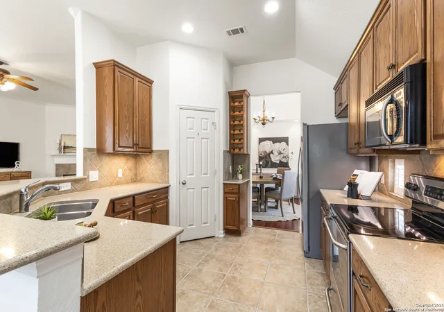 Photo 3 of Sale Pending at 1515 Lookout Pt, San Antonio, TX 78260 | MLS# 1917577 | Listing updated on 2025-11-28
