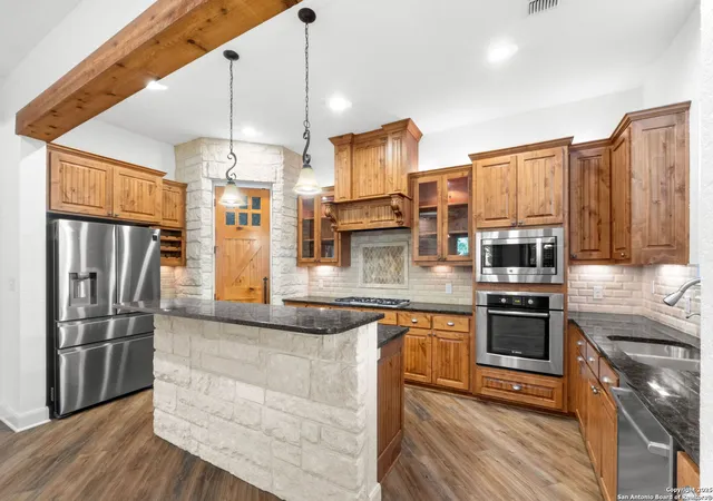 Photo 3 of Single family home for sale at 209 Well Spgs, Boerne, TX 78006 | MLS# 1917612 | Listing updated on 2025-10-29