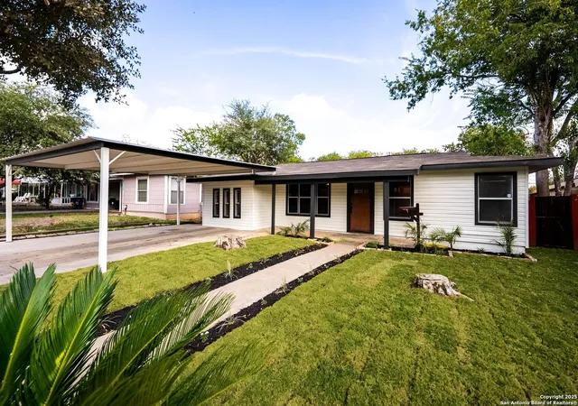 Photo 3 of Sale Pending at 311 Burwood Ln, San Antonio, TX 78213 | MLS# 1917640 | Listing updated on 2025-11-25