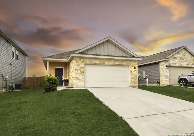Photo 2 of Sale Pending at 7739 Chatham, San Antonio, TX 78218 | MLS# 1917692 | Listing updated on 2025-11-29