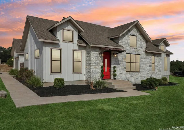 Photo 1 of Single family home for sale at 120 Golden Eagle, Canyon Lake, TX 78133 | MLS# 1917697 | Listing updated on 2026-01-07