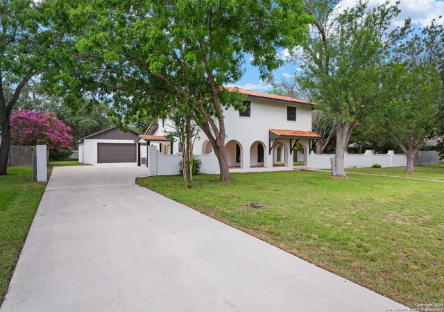 Photo 2 of Single family home for sale at 520 Sagecrest Dr, Hollywood Park, TX 78232 | MLS# 1917714 | Listing updated on 2025-12-08