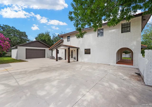 Photo 3 of Single family home for sale at 520 Sagecrest Dr, Hollywood Park, TX 78232 | MLS# 1917714 | Listing updated on 2025-12-08