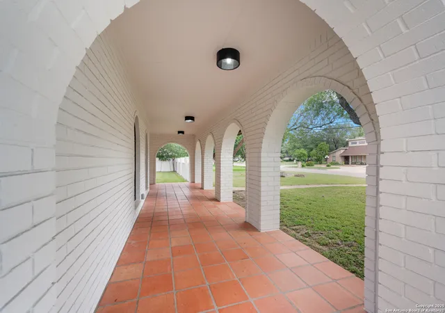 Photo 4 of Single family home for sale at 520 Sagecrest Dr, Hollywood Park, TX 78232 | MLS# 1917714 | Listing updated on 2025-12-08