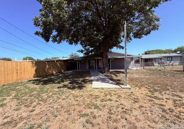 Photo 2 of Sale Pending at 118 W Greenway, San Antonio, TX 78226 | MLS# 1917721 | Listing updated on 2025-10-23