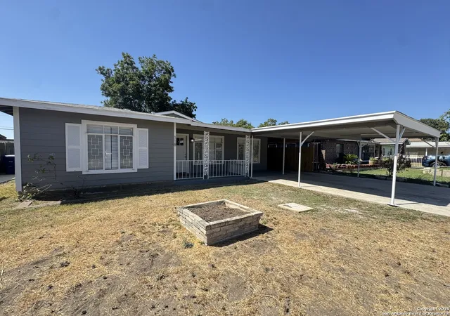 Photo 3 of Sale Pending at 118 W Greenway, San Antonio, TX 78226 | MLS# 1917721 | Listing updated on 2025-10-23