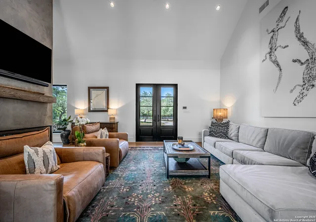 Photo 3 of Mansion for sale at 47 Antler Dr, Rockport, TX 78382 | MLS# 1917750 | Listing updated on 2025-11-03