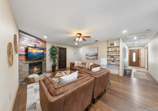 image of 1227 Cr 104, Floresville, TX 78114 | MLS# 1917783