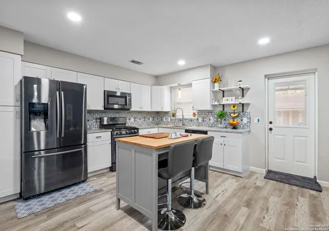 2nd image of 7306 Westshire Dr, San Antonio, TX 78227 | MLS# 1917806