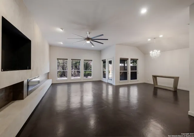 Photo 4 of Single family home for sale at 5 Carah, San Antonio, TX 78216 | MLS# 1917823 | Listing updated on 2026-03-27