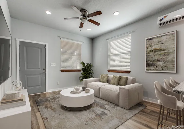 2nd image of 123 Kearney, San Antonio, TX 78210 | MLS# 1917846