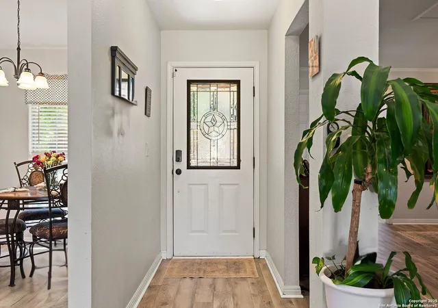 Photo 3 of Single family home for sale at 204 Lake Park Loop, Canyon Lake, TX 78133 | MLS# 1917872 | Listing updated on 2025-12-14