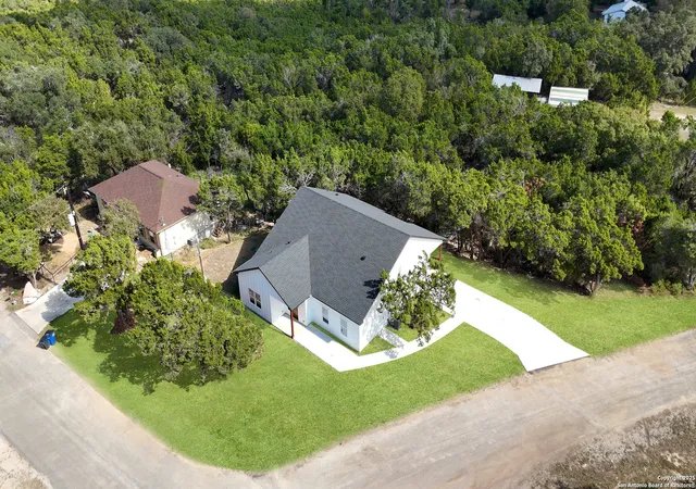 Photo 1 of Single family home for sale at 664 Rolling Hills, Canyon Lake, TX 78133 | MLS# 1917897 | Listing updated on 2026-02-10