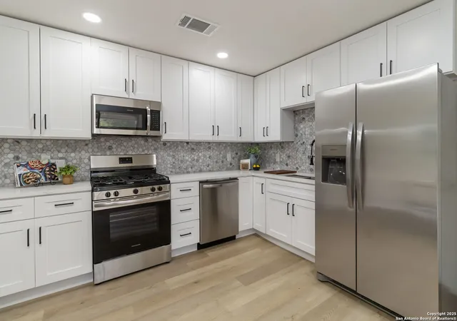 Photo 4 of Sale Pending at 5435 Greyrock, San Antonio, TX 78228 | MLS# 1917962 | Listing updated on 2026-02-12