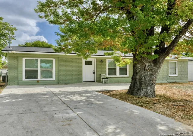 Photo 1 of Sale Pending at 422 Surrels, San Antonio, TX 78228 | MLS# 1917971 | Listing updated on 2026-02-20